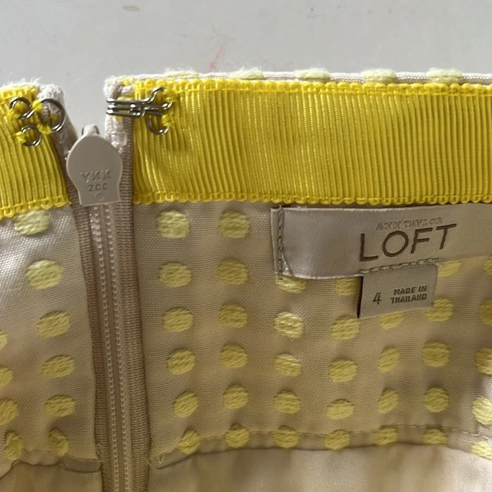 Loft  Mini skirt  Polkadots embroidered in yellow on cream background Lined Sz 4